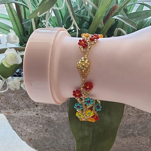Colorful Beaded Floral Bracelet - Picture 3 of 5